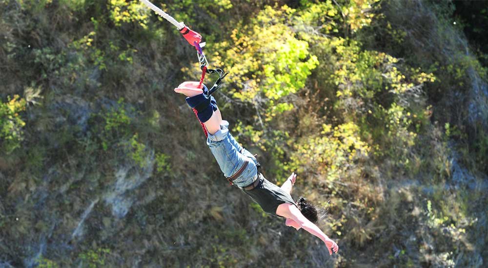 bungee-jumping-above-rivers-of-new-zealand